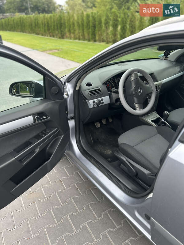 Универсал Opel Astra 2005 в Золочеве
