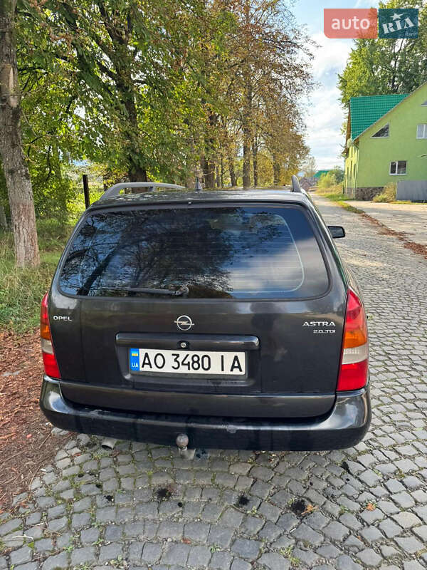 Универсал Opel Astra 2000 в Тячеве
