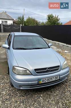 Седан Opel Astra 2004 в 