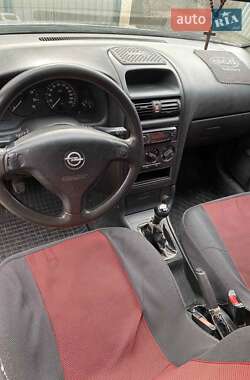 Седан Opel Astra 2004 в 