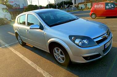 Хэтчбек Opel Astra 2006 в 