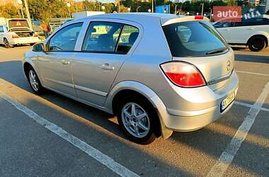 Хэтчбек Opel Astra 2006 в 