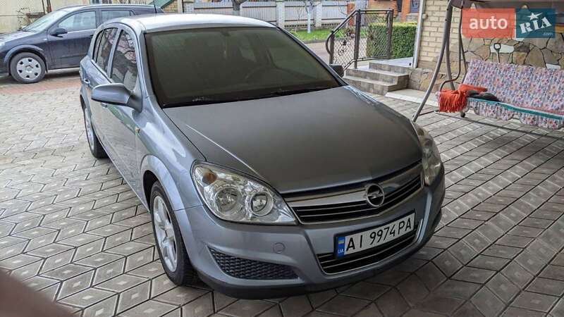 Хэтчбек Opel Astra 2007 в Обухове