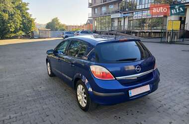 Хэтчбек Opel Astra 2005 в 