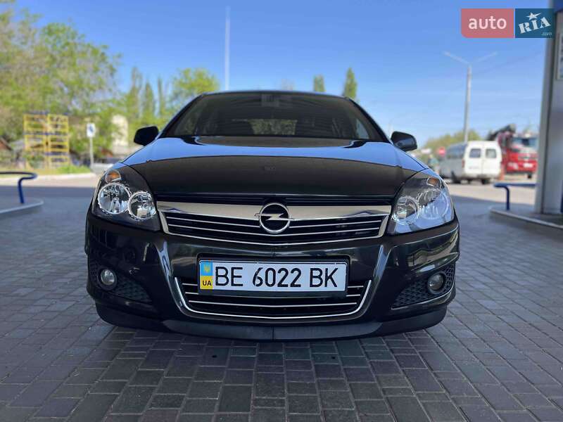 Седан Opel Astra 2013 в Николаеве