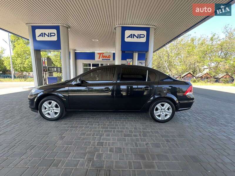 Седан Opel Astra 2013 в Николаеве