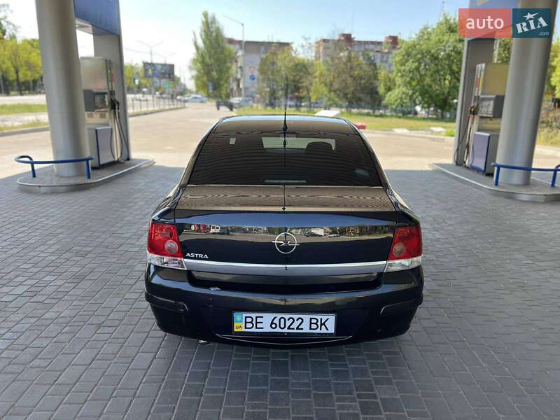 Седан Opel Astra 2013 в Николаеве
