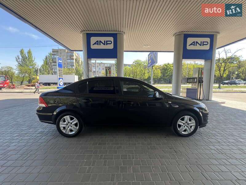 Седан Opel Astra 2013 в Николаеве