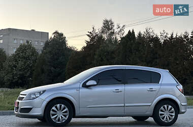 Хэтчбек Opel Astra 2005 в 