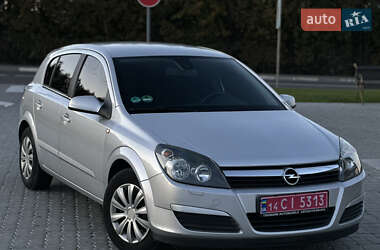 Хэтчбек Opel Astra 2005 в 