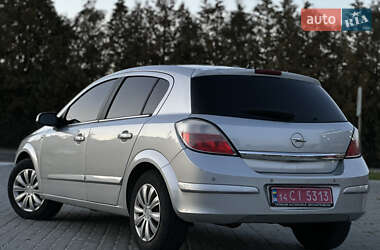Хэтчбек Opel Astra 2005 в 