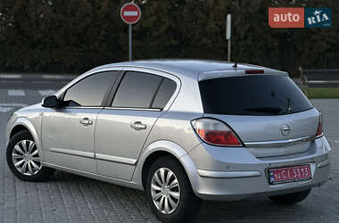 Хэтчбек Opel Astra 2005 в 