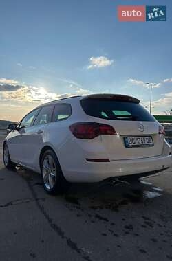 Универсал Opel Astra 2011 в 
