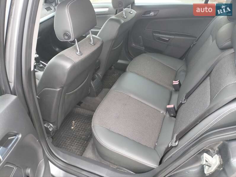 Универсал Opel Astra 2009 в Чернигове