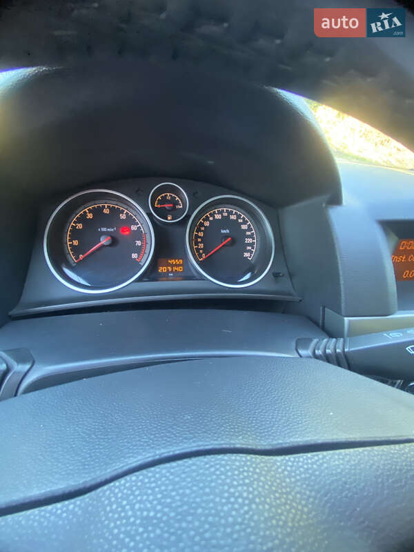 Универсал Opel Astra 2005 в Староконстантинове