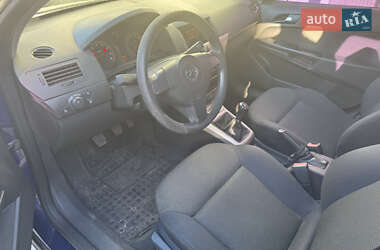Хэтчбек Opel Astra 2007 в 