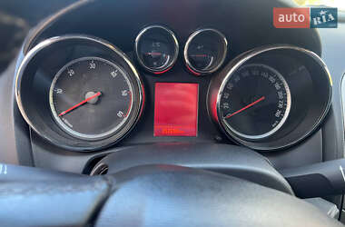 Универсал Opel Astra 2012 в 