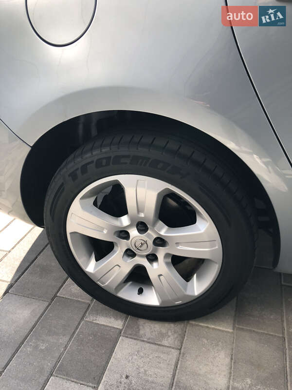 Универсал Opel Astra 2014 в Киеве