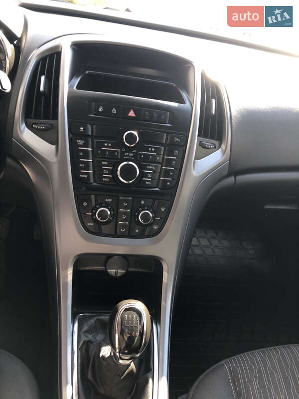 Универсал Opel Astra 2014 в Киеве