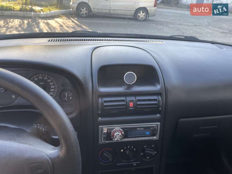 Седан Opel Astra 2007 в Днепре