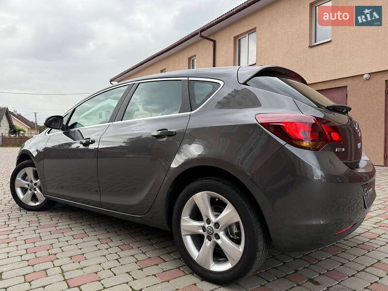 Хэтчбек Opel Astra 2010 в Ивано-Франковске
