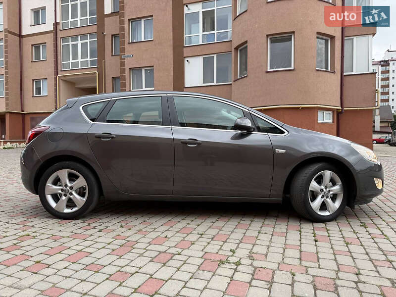 Хэтчбек Opel Astra 2010 в Ивано-Франковске