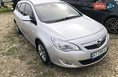 Універсал Opel Astra 2011 в Івано-Франківську