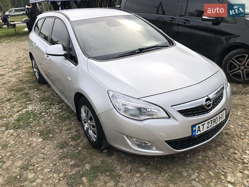 Opel Astra 2011