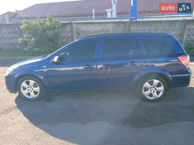 Универсал Opel Astra 2006 в Мукачево