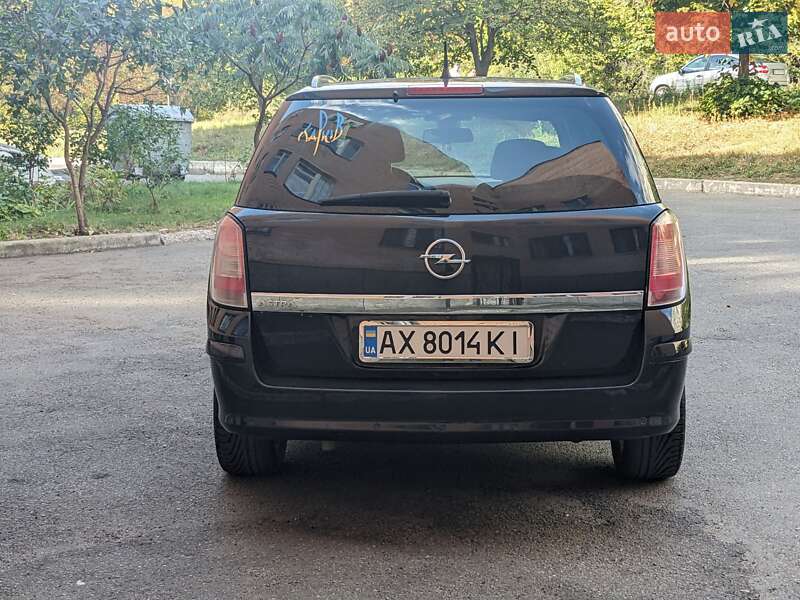 Универсал Opel Astra 2010 в Полтаве