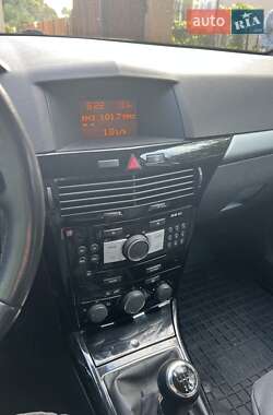 Универсал Opel Astra 2010 в 