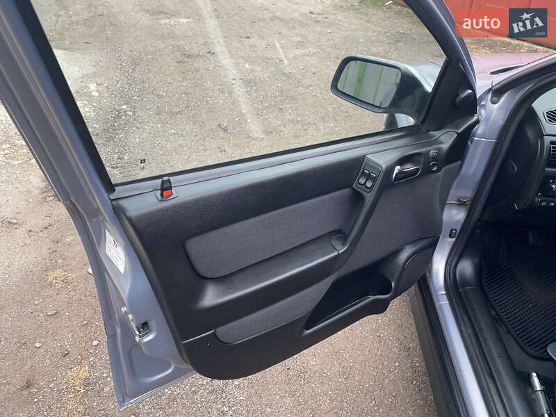 Седан Opel Astra 2002 в Черкассах