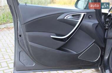 Универсал Opel Astra 2011 в 