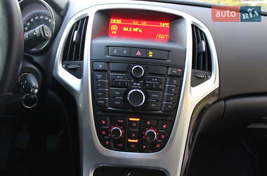 Универсал Opel Astra 2011 в 