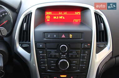 Универсал Opel Astra 2011 в 