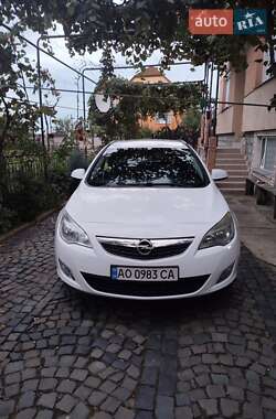 Универсал Opel Astra 2012 в 