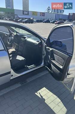 Хэтчбек Opel Astra 2002 в 