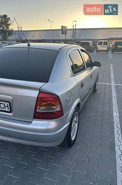 Хэтчбек Opel Astra 2002 в 