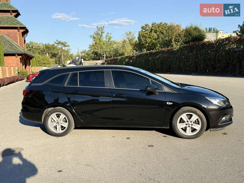 Универсал Opel Astra 2017 в Днепре