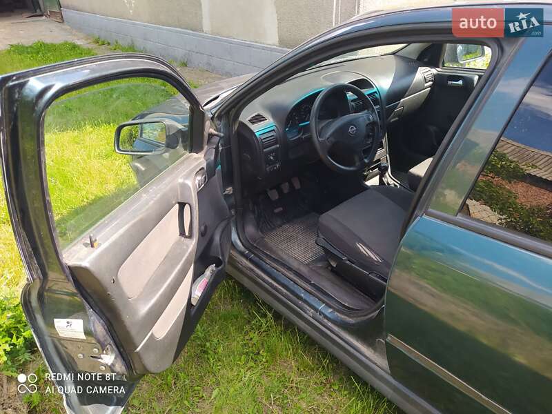 Седан Opel Astra 2004 в Городке