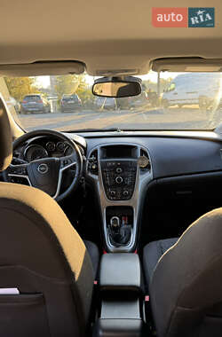 Универсал Opel Astra 2013 в 