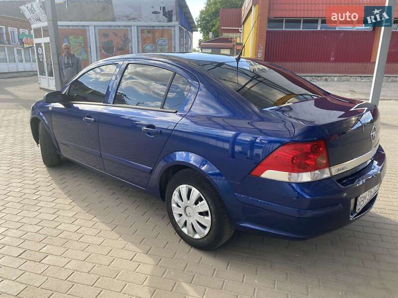 Седан Opel Astra 2009 в Ромнах