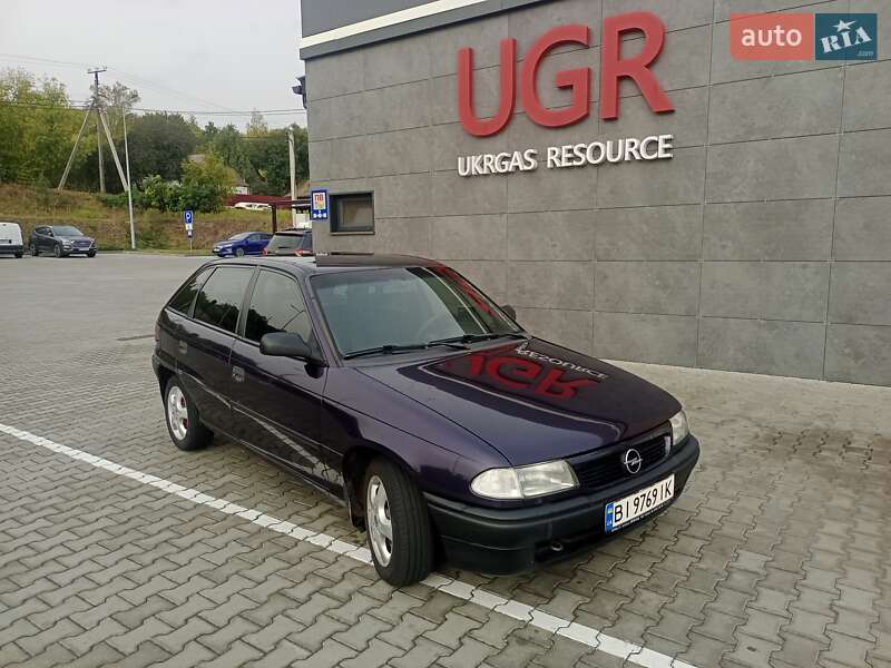 Хэтчбек Opel Astra 1995 в 