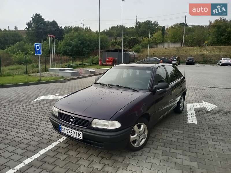 Хэтчбек Opel Astra 1995 в Лубнах