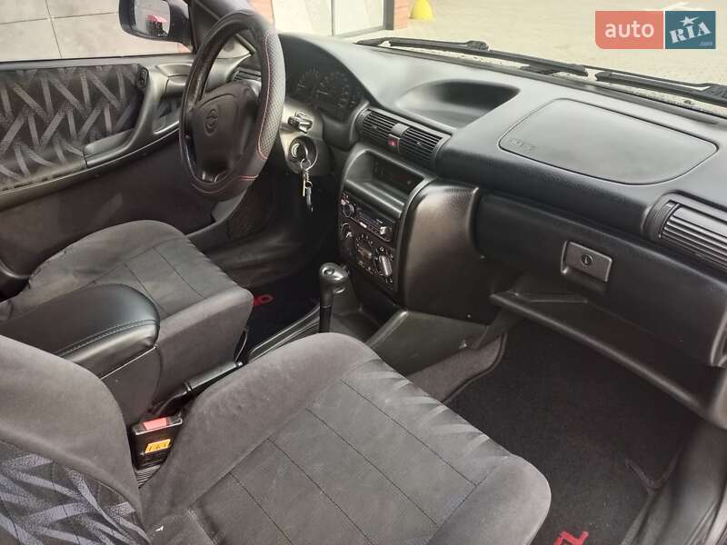 Хэтчбек Opel Astra 1995 в Лубнах