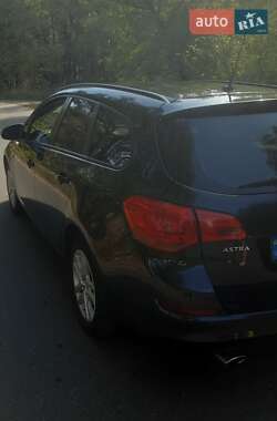 Универсал Opel Astra 2012 в 