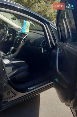 Универсал Opel Astra 2012 в 