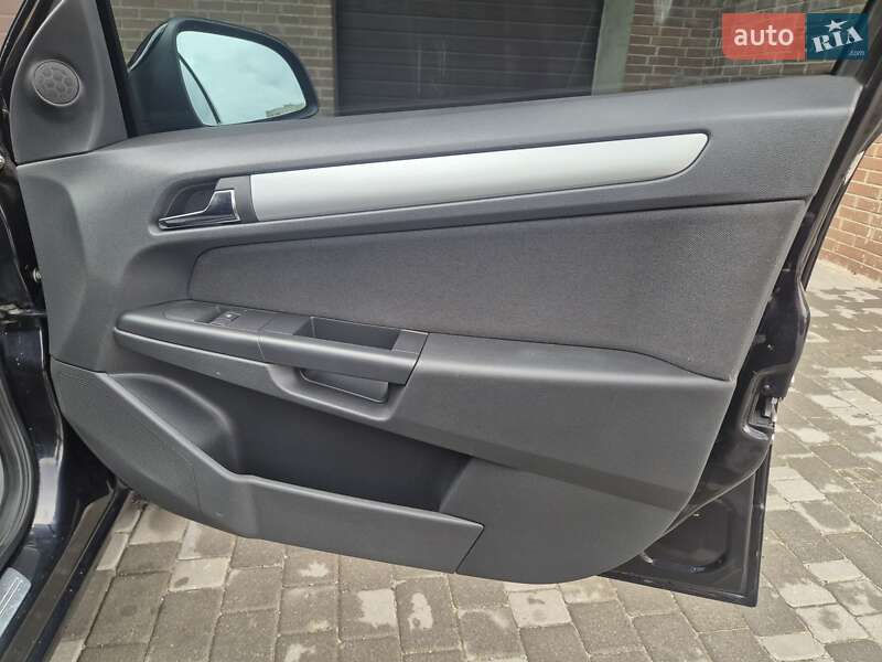 Универсал Opel Astra 2010 в Бердичеве