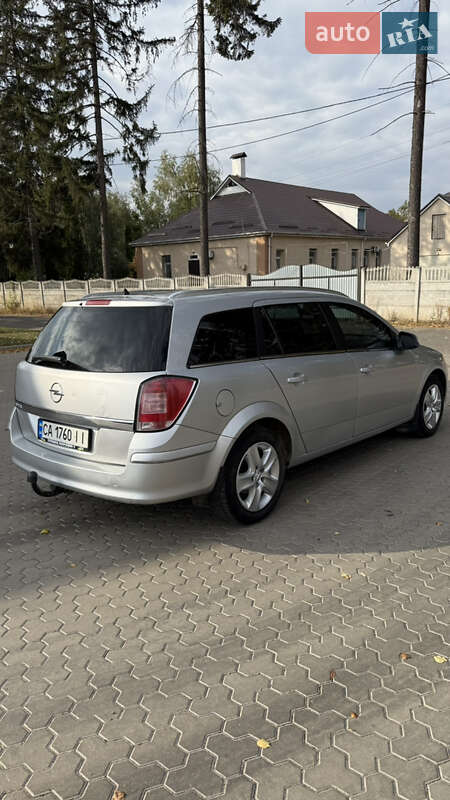 Универсал Opel Astra 2011 в Жашкове