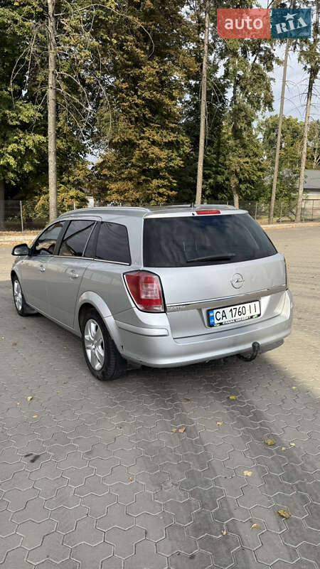 Универсал Opel Astra 2011 в Жашкове